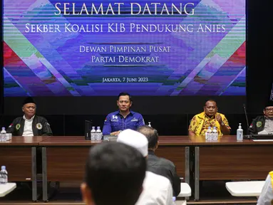 Relawan pendukung bakal calon presiden Anies Baswedan yang tergabung dalam Sekretariat Bersama Kuning Ijo Biru (Sekber KIB) menemui Ketua Umum (Ketum) Partai Demokrat Agus Harimurti Yudhoyono (AHY) di DPP Partai Demokrat, Menteng, Jakarta Pusat pukul 13.30 WIB, Rabu (7/6/2023). (Liputan6.com/Faizal Fanani)