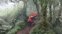 Pendaki Wanita Patah Kaki di Gunung Abang, Evakuasi Berlangsung Dramatis