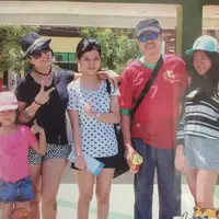 Linggasuri bersama suami dan anak-anaknya (Dok. Keluarga)