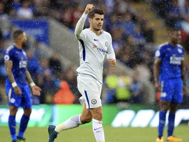 Alvaro Morata salah satu kandidat pencetak gol saat Derby London antara Chelsea melawan Arsenal pada pekan kelima Premier League di Stamford Bridge, Minggu (17/9/2017). Morata telah mengoleksi 3 gol untuk Chelsea.  (Mike Egerton/PA  via AP)