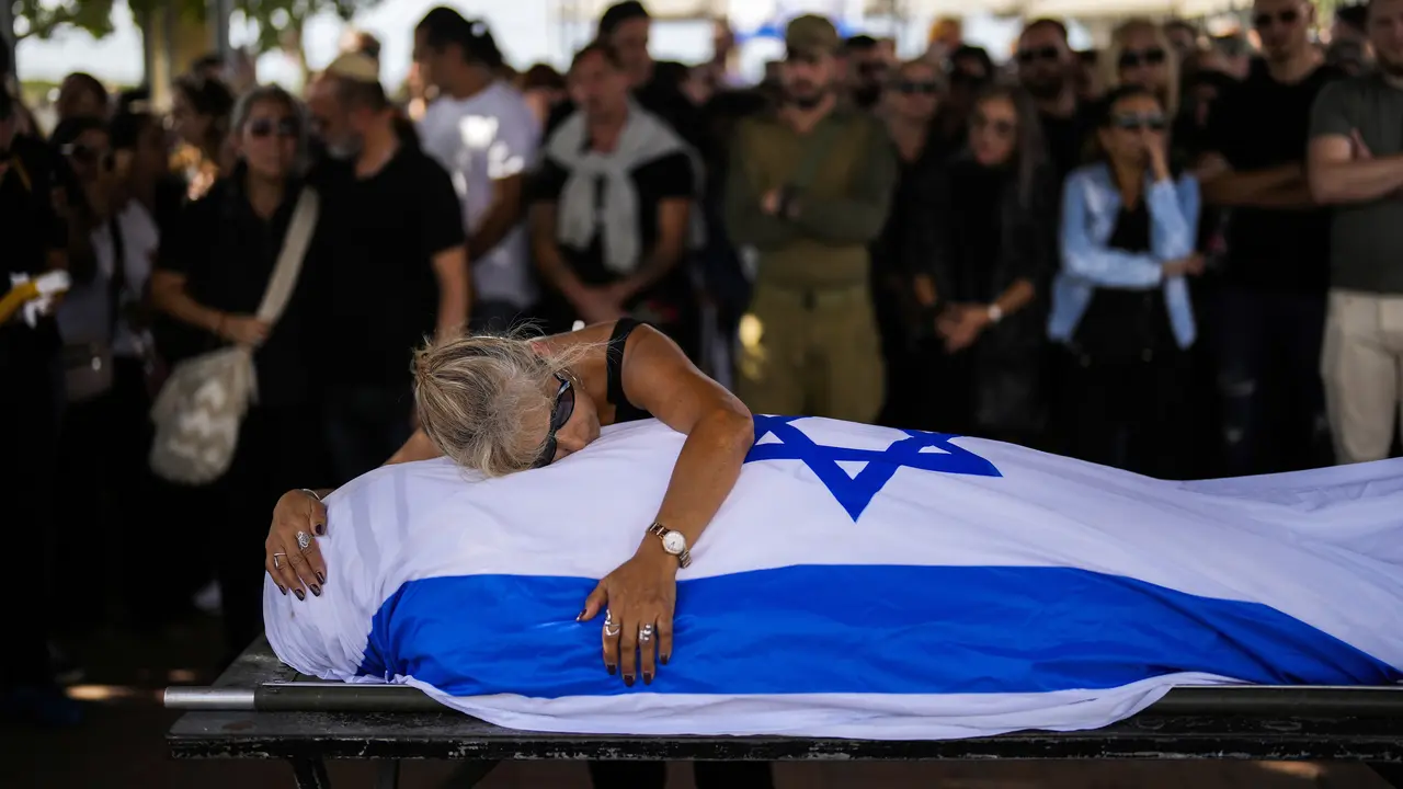 Duka dan kehancuran pada minggu kedua perang Israel-Hamas