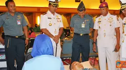 Citizen6, Surabaya: Kegiatan donor darah diadakan di gedung Moeljadi Komando Pengembangan dan Pendidikan TNI AL (Kobangdikal), Surabaya berlangsung selama dua hari mulai Senin (23/4) hingga Selasa (24/4). (Pengirim: Penkobangdikal)
