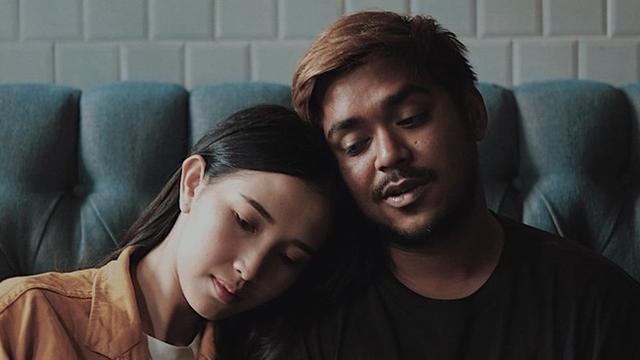 Unggah Foto Romantis, Ini 6 Potret Kebersamaan Ahmad Abdul dan Artika Rusman