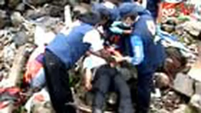 Evakuasi Gunakan Kendaraan Militer