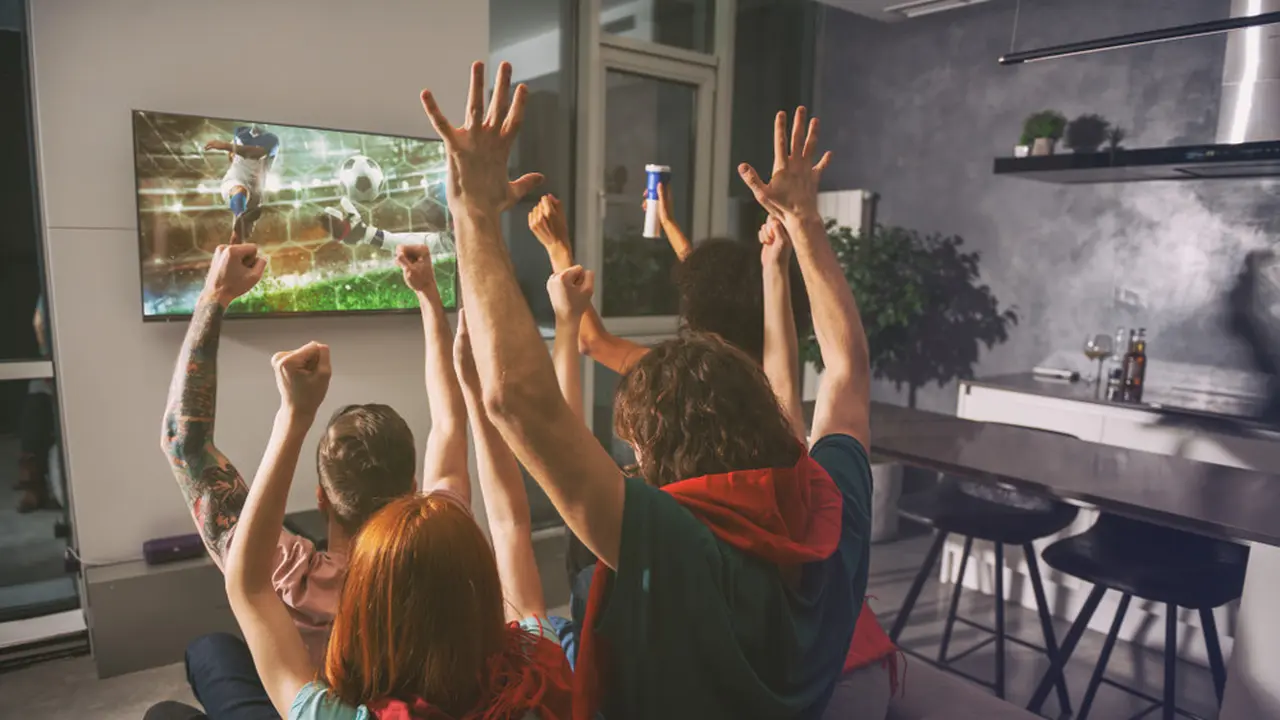 Tetap Sehat Meski Begadang Nonton Pesta Bola, Cek di Sini!