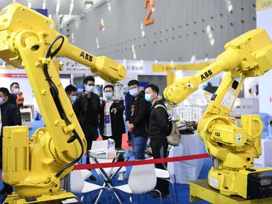 Lengan robotik dipamerkan dalam Pameran Robot Pintar Internasional China (Foshan) 2020 di Foshan, Provinsi Guangdong, China, 3 Desember 2020. Produsen robot papan atas dari dalam dan luar negeri memamerkan produk, teknologi, dan solusi terbaru mereka selama gelaran tersebut. (Xinhua/Deng Hua)
