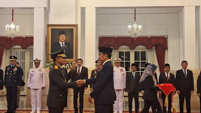 Presiden Joko Widodo atau Jokowi melantik Jenderal Agus Subiyanto menjadi Panglima TNI di Istana Negara Jakarta, Rabu (22/11/2023).