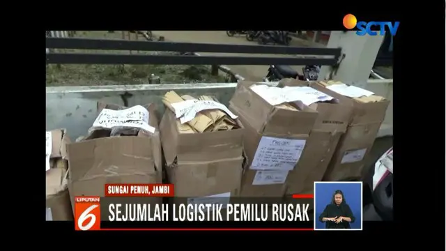 Banjir Jambi rendam gudang penyimpanan logistik Pemilu 2019, beberapa kotak kardus sampul surat suara basah.