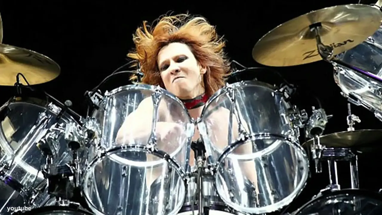 yoshiki-x-japan--130729b.jpg