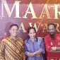 Rudolf Fofid atau Opa Rudi berdiri paling kanan dalam acara Muslim Award 2016. (Liputan6.com/Muslim AR)