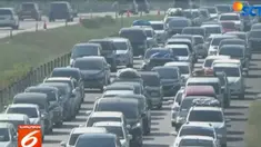 Sistem contraflow diberlakukan dari kilometer 104 hingga kilometer 100 ke arah Jakarta.