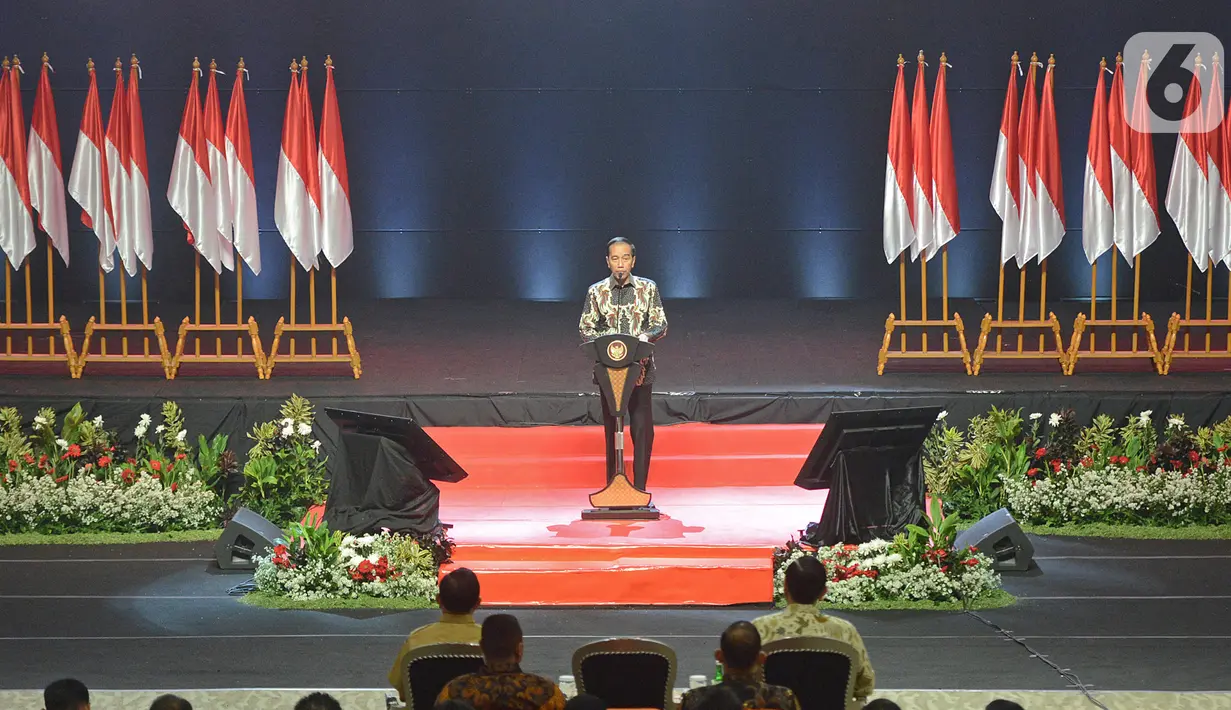 Presiden Joko Widodo memberikan pidato pada Rakornas Indonesia Maju antara Pemerintah Pusat dan Forum Koordinasi Pimpinan Daerah (Forkopimda) di Bogor, Jawa Barat, Rabu (13/11/2019). Forum ini untuk mensinergikan program-program pemerintah pusat dengan daerah. (Liputan6.com/Herman Zakharia)