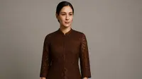 7 Model Kemeja Batik Brokat Cokelat untuk Gaya Formal Minimalis, Elegan dan Anggun Sepanjang Hari