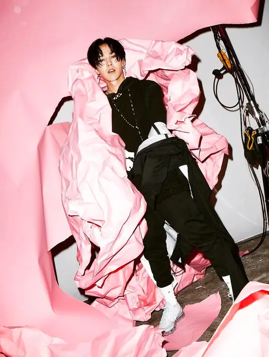 Penghasilan sebesar itu termasuk tinggi untuk ukuran bisnis di luar dunia hiburan. Pantas jika G-Dragon masuk daftar artis Korea Selatan yang punya penghasilan besar. (Foto: instagram.com/xxxibgdrgn)