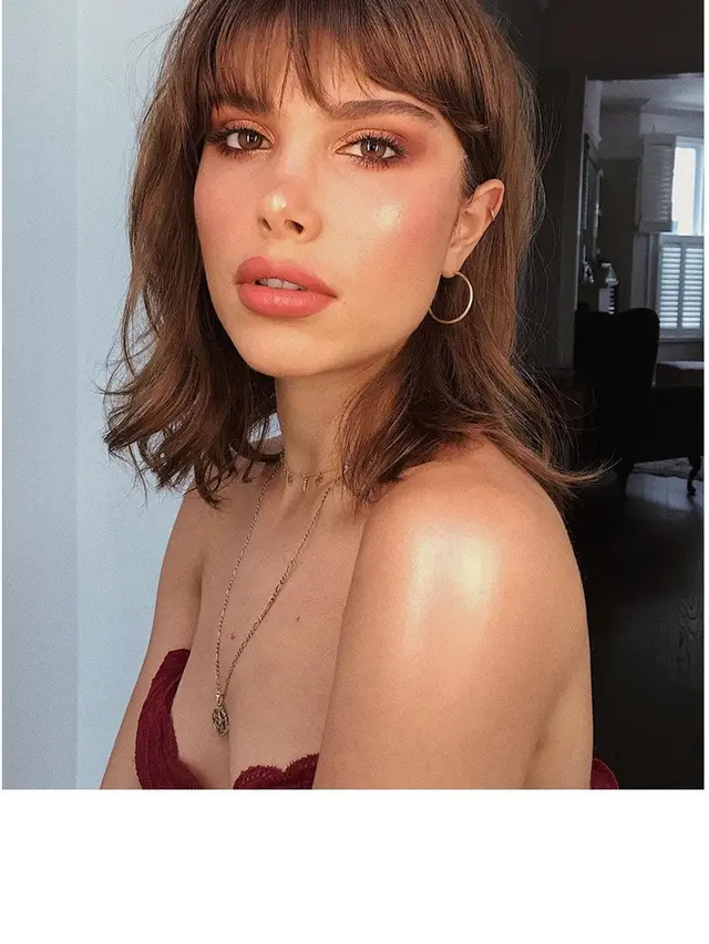 7 Pesona Phoebe Torrance, Gebetan Brooklyn Beckham yang Mirip Victoria Beckham
