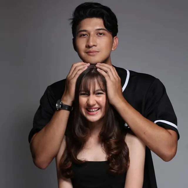 6 Gaya Pemotretan Aditya Zoni dan Zoe Abbas Jackson, Rayakan Monthversarry