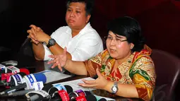 Dalam jumpa persnya, pengacara yang sering menangani kasus keluarga Cendana itu juga mengisyaratkan Nikita Willy pernah menerima sikap kasar dari Diego Michiels, Senin (26/5/14). (Liputan6.com/Miftahul Hayat)