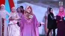 Peserta memeragakan busana pada acara Hijab Hunt 2018 di Jakarta, Minggu (6/5). Kegiatan ini digagas oleh Baitul Muslimin Indonesia (Bamusi). (Liputan6.com/Angga Yuniar)
