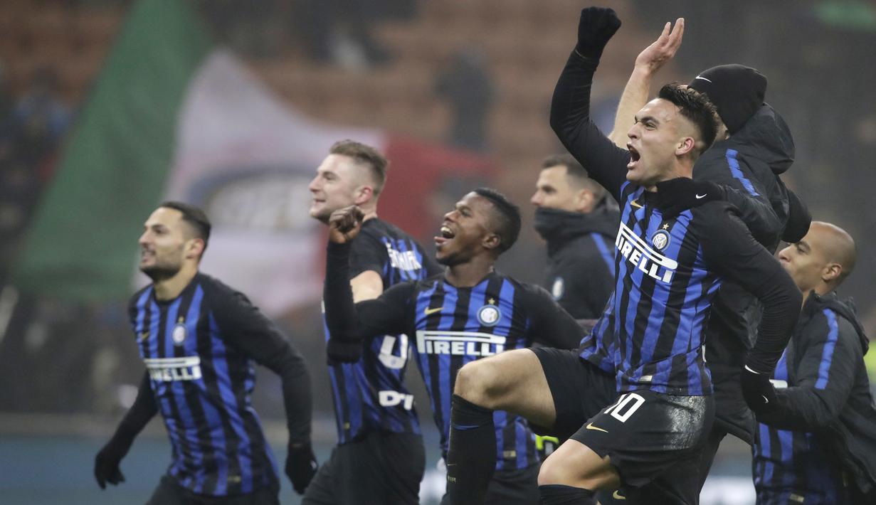 1. Inter Milan - Klub asal kota Milan ini sedang mengirimkan 26 pemain nya  ke klub lain dengan status pinjaman. Sebagian besar pemain yang dipinjamkan berusia 21 tahun ke bawah. (AP/Luca Bruno)