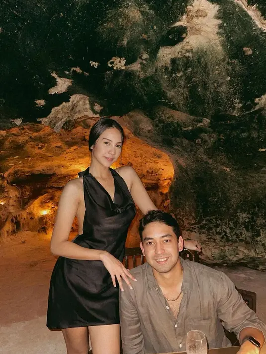 Salah satunya makan malam romantis di dalam gua bersama kekasih, Nadif Zahiruddin [instagram/anyageraldine]