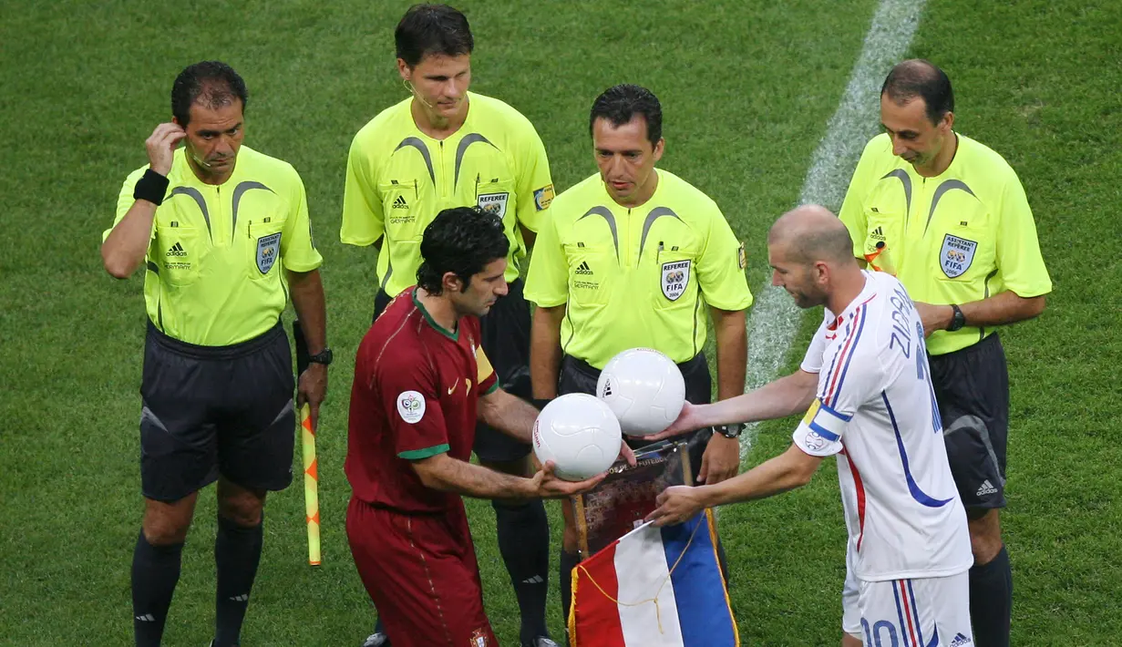 Laga prestisius yang pernah digelar di Football Arena Munich adalah gelaran Piala Dunia 2006, seperti partai semifinal antara Portugal melawan Prancis, 5 Juli 2006. (AFP/Patrik Stollarz)