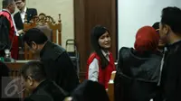 Jessica Kumala Wongso, terdakwa kasus pembunuhan Wayan Mirna Salihin, seusai menjalani persidangan ketiga di  Pengadilan Negeri Jakarta Pusat, Selasa (28/6). Sidang ini beragenda putusan sela yang dibacakan Majelis Hakim. (Liputan6.com/Faizal Fanani)