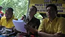  Juru bicara Poros Muda Partai Golkar, Andi Sinulingga memberi keterangan pers di Jakarta, Rabu (9/12). Mereka mendesak Ketua DPR Setya Novanto yang terlibat kasus pencatutan nama Presiden tersebut segera mengundurkan diri. (Liputan6.com/JohanTallo)