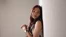 Fisioterapi PBR, Adinda Pricilla (Cia) saat berpose dengan gaya santai, Kamis (10/12/2015). (Bola.com/Nicklas Hanoatubun)