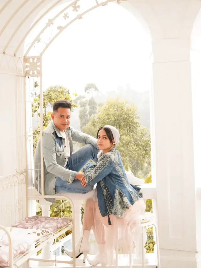 7 Potret Prewedding Putri Isnari dan Calon Suami Bertema Bollywood, Banjir Pujian