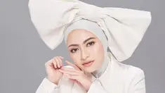 Wanita kelahiran 1992 ini kian menawan setelah menikah dengan Sule dan memutuskan untuk mantap berhijab. Berbagai gaya hijab pun ia bagikan lewat Instagram miliknya. (Liputan6.com/IG/@nathalieholscher)