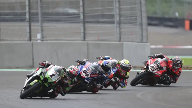 FOTO: Toprak Razgatlioglu Rebut Gelar Juara Dunia di Race 1 WSBK Mandalika 2021