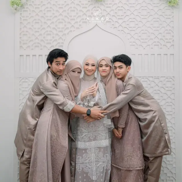 7 Potret Adiba Khanza dengan Ketiga Adiknya, Selalu Kompak