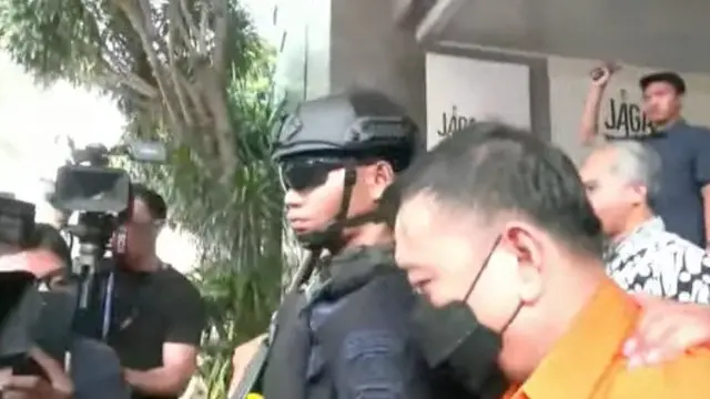 Don Ritto diserahkan kepolisian ke Kejagung. (Liputan6.com/Winda Nelfira).