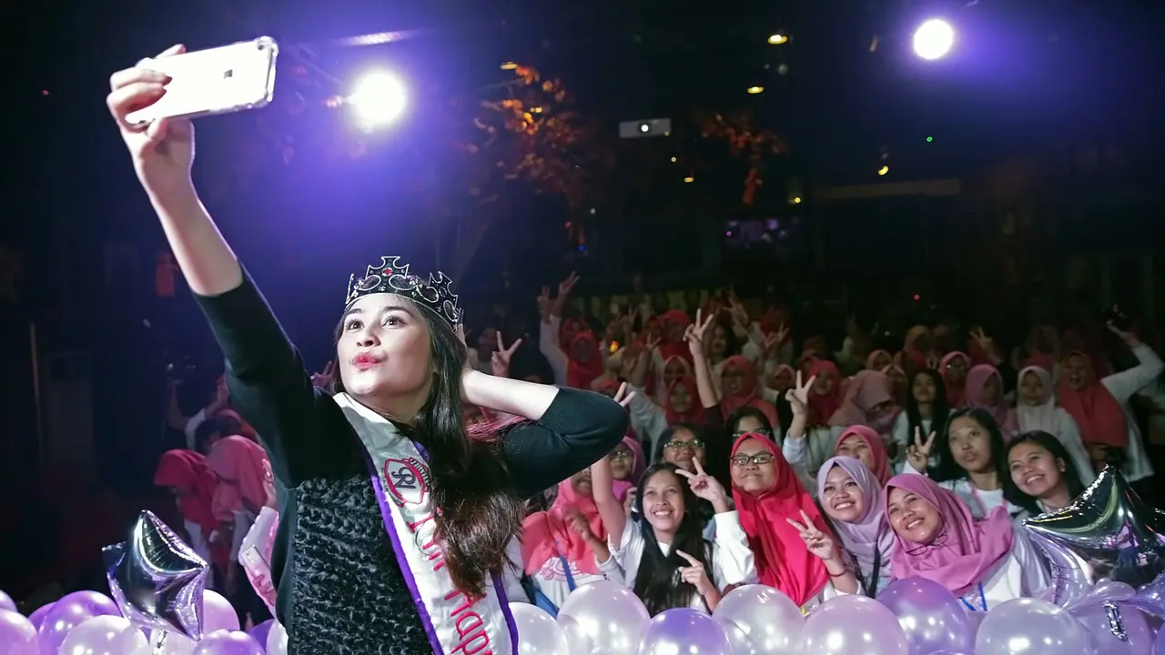 [Bintang] Prilly Latuconsina Ultah