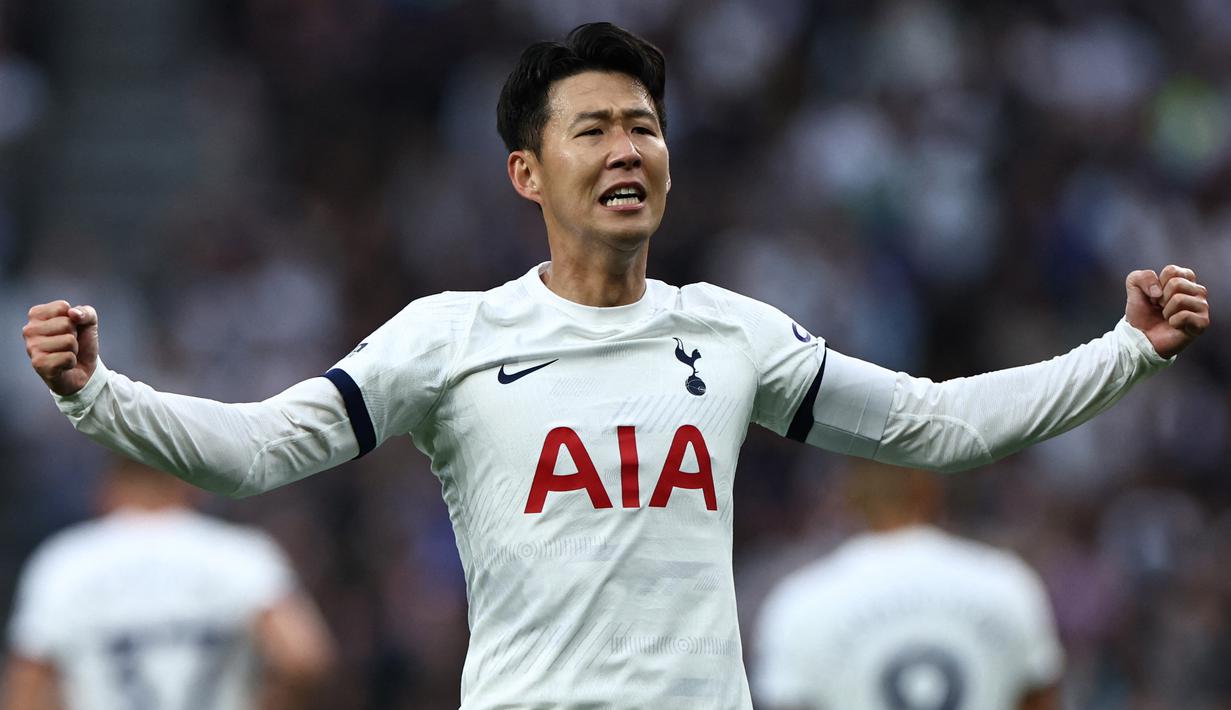 Son Heung-min bergabung dengan Tottenham dari Bayer Leverkusen pada musim 2015/2016. Sejak saat itu hingga musim ini Son selalu mencetak gol di Liga Inggris. Ia pernah menjadi pencetak gol terbanyak di Liga Inggris 2021/2022 dengan torehan 23 gol dari 35 penampilan. Hingga saat Son telah mencetak 109 gol di ajang Premier League dan akan terus bertambah mengingat dirinya masih menjadi andalan di lini depan The Liliywhites. (AFP/Henry Nicholls)