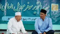 Putra Pendiri Pondok Pesantren (Ponpes) Attanwir, Sumberrejo, Gus Nafik Sahal saat bertemu Calon Bupati (Cabup) Setyo Wahono. (Ist).