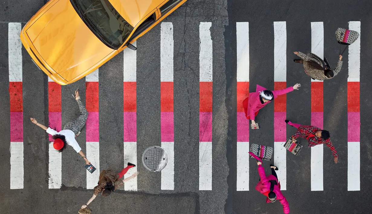Kampanye ini adalah surat cinta dari Kate Spade New York untuk kota New York sendiri, lewat tarian yang dilakukan oleh para penari berbakat di jalanan kota New York. Foto: Document/Kate Spade New York.