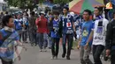 Ribuan viking mulai berdatangan ke Stadion Si Jalak Harupat Bandung untuk menyaksikan laga Persib vs DC United pada Jumat 6 Des 2013.(Liputan6.com/Helmi Fithriansyah)