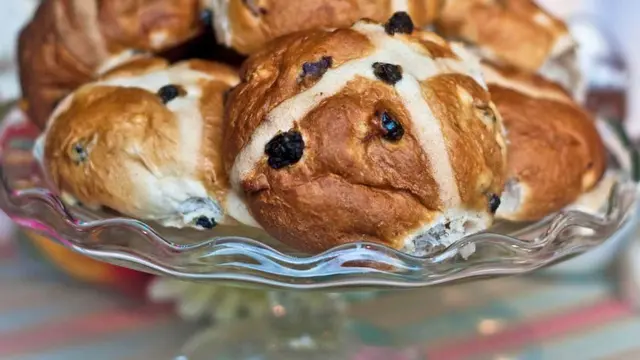Makanan Paskah Hot Cross Buns