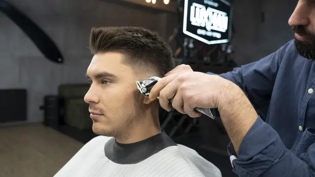 Ilustrasi Rambut Pria Fade Haircut (Photo by ArtPhoto_studio on Freepik)