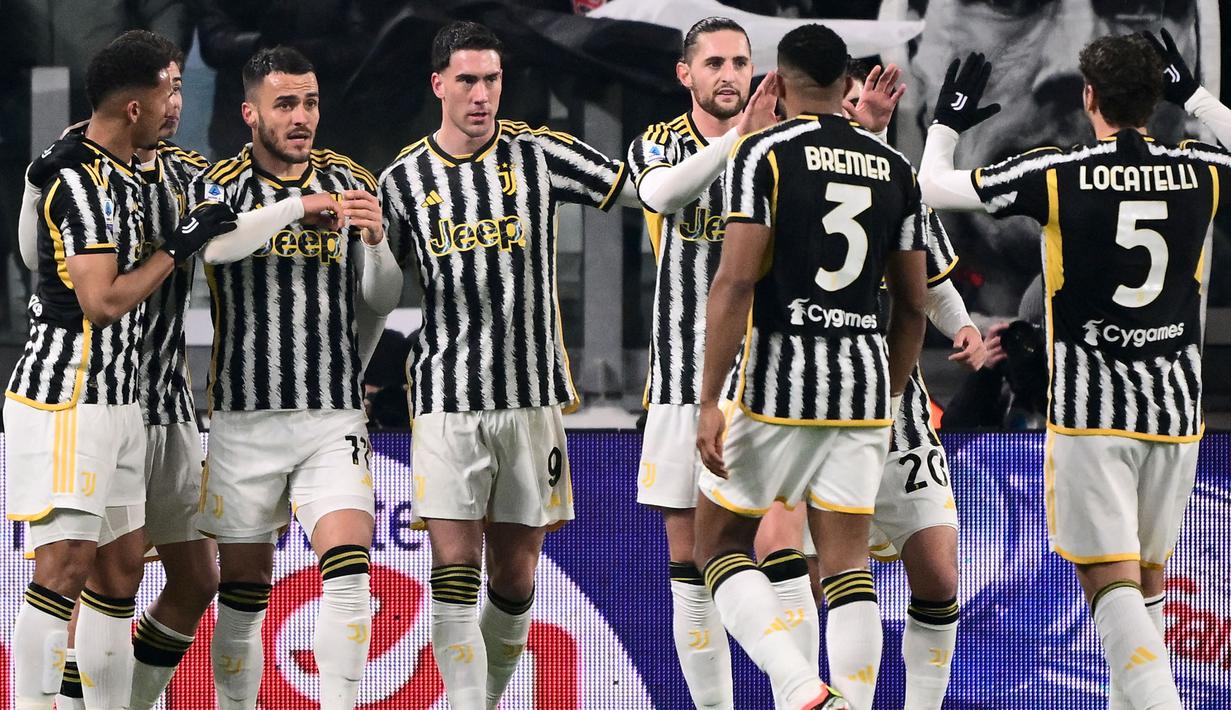 Hingga pekan ke-22 Serie A 2023/2024 Juventus yang sementara menempati peringkat kedua klasemen sementara baru kebobolan 13 gol dengan memasukkan 36 gol. Dari 22 laga, Juventus mengemas 53 poin, hanya berselisih satu poin dengan Inter Milan di peringkat pertama. (AFP/Marco Bertorello)