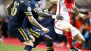 Moussa Sissoko (tengah) tampil bersama Tottenham pada laga Liga Champions melawan AS Monaco di Stade Louis II, Monaco (22/11/2016). (EPA/Sebastian Nogier)