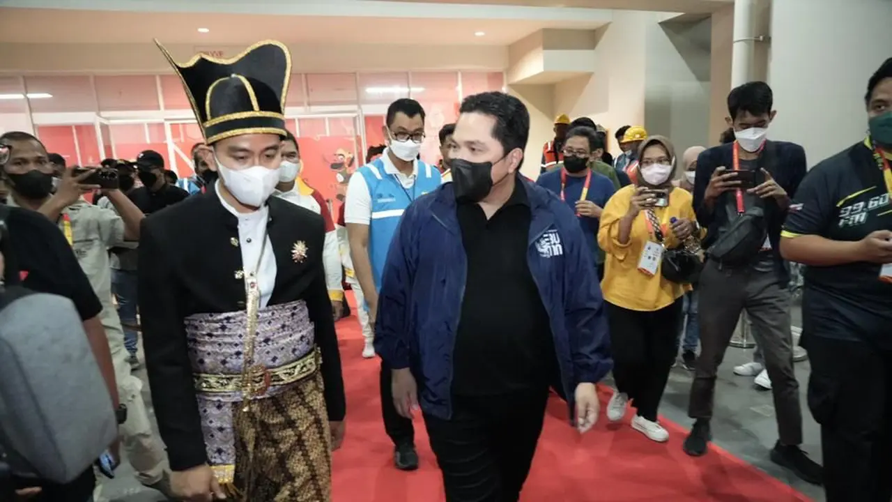 Menteri BUMN Erick Thohir bersama Wali Kota Solo, Gibran Rakabuming Raka.