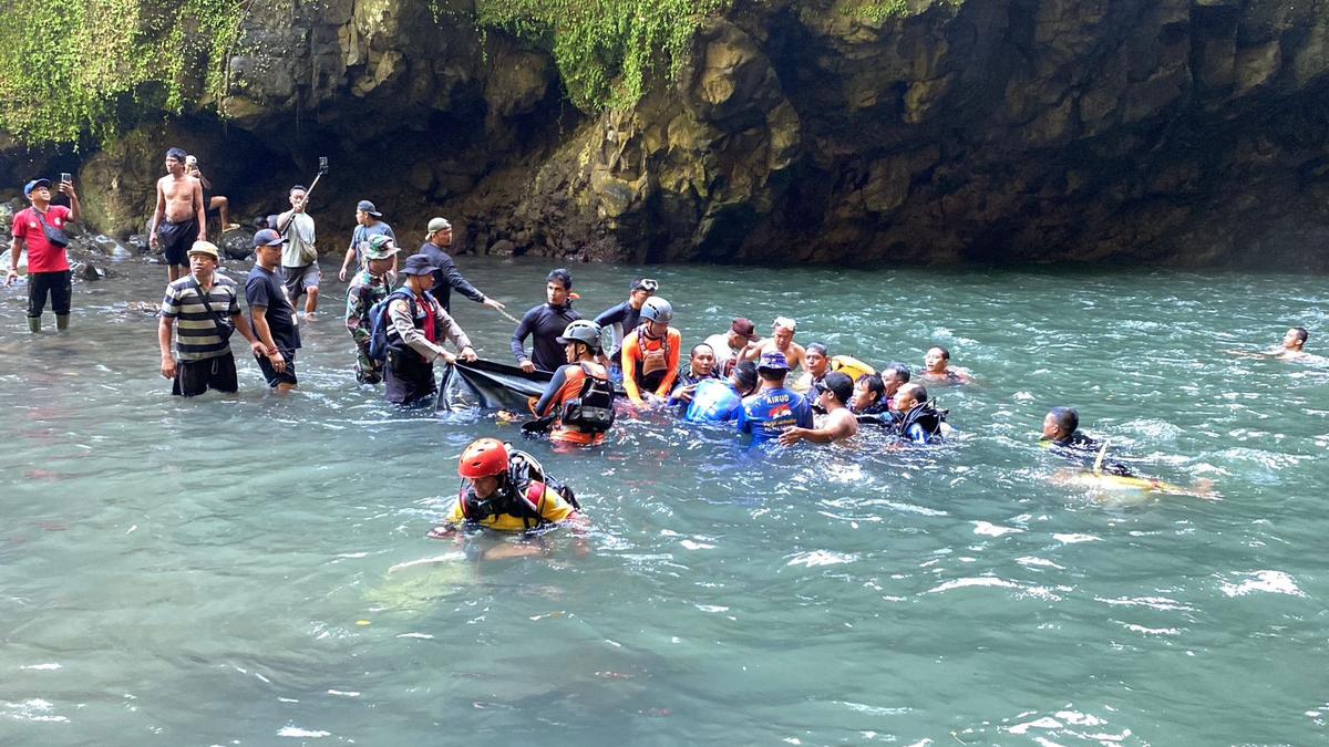 Wisatawan Asal Sleman Ditemukan Tewas di Dasar Air Terjun Tembok Barak Bali