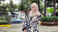 Perut Terlihat Lebih Besar, Istri Ben Kasyafani Hamil?