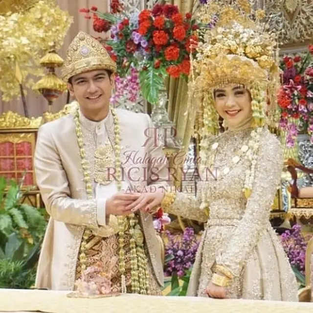 Bersentuhan Pertama Kali, Ini 6 Momen Bahagia Ria Ricis dan Teuku Ryan Usai Akad