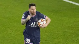 Di Laga ini Lionel Messi sukses menjadi pembeda. La Pulga berhasil memborong dua gol balasan sekaligus mengunci kemenangan PSG atas RB Leipzig menjadi 3-2. (AP/Christophe Ena)