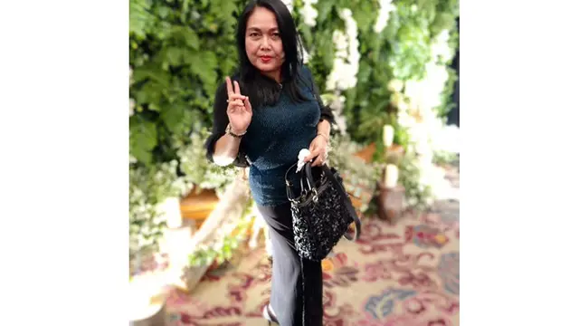 Awet Muda, Ini 6 Gaya Henny Manopo Ibu Amanda Manopo Tampil Kekinian