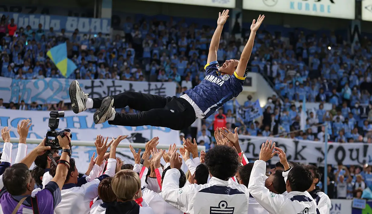 Jubilo Iwata yang baru semusim di J2 League, langsung memastikan diri kembali ke J1 League musim depan dengan mengumpulkan 75 poin, sama dengan Tokyo Verdy di peringkat ketiga, namun unggul selisih gol +30 berbanding +26. (J.LEAGUE)