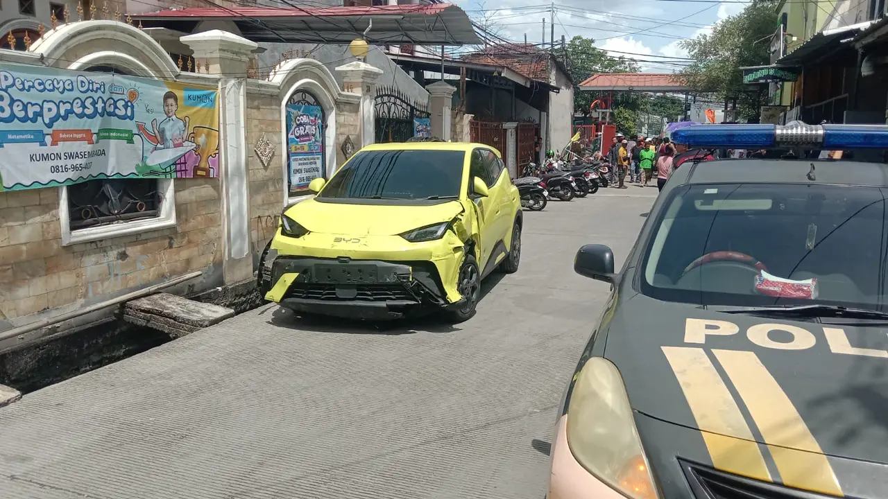Penampakan mobil listrik BYD Atto yang terlibat kecelakaan di Jalan Swasembada Barat, Tanjung Priok, Jakarta Utara.
